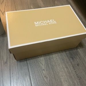 Michael Kors glitter pump